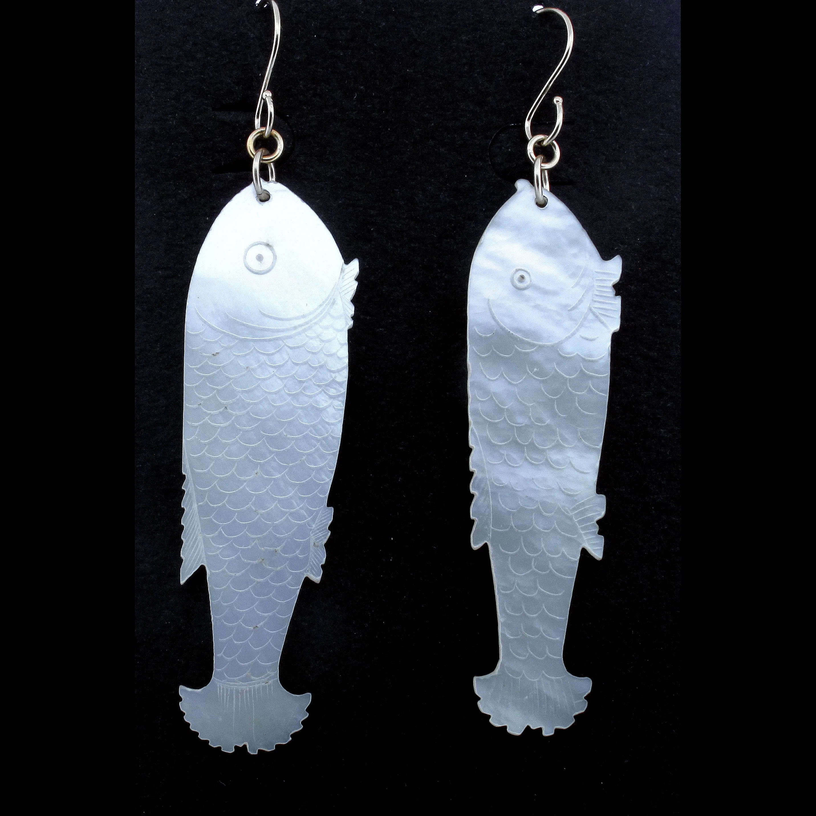 18th c. Chinese mother of pearl gaming counter earrings,fish shaped. eror497